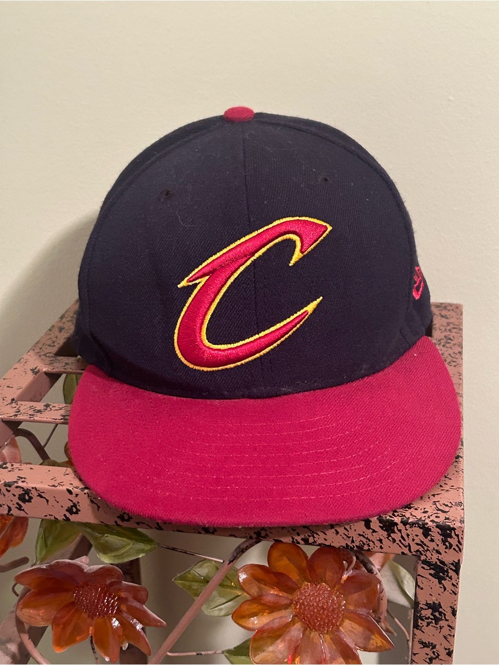 New Era 59FIFTY Cleveland Cavaliers Fitted Hat Size 7 1/4 NBA Two-Tone Navy Wine